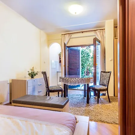 Lägenhet Roses & Wellness Ičići