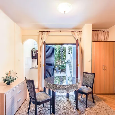 Roses & Wellness Lägenhet Ičići