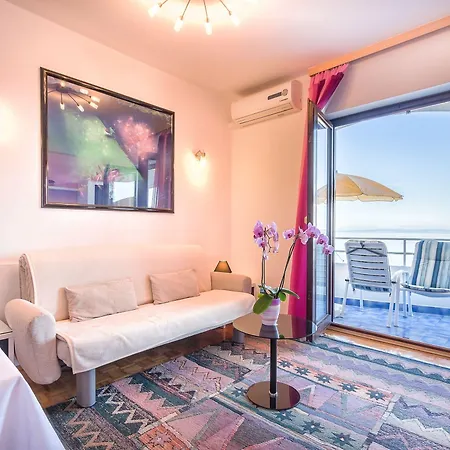 Lägenhet Roses & Wellness Ičići