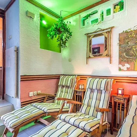 Apartment Roses & Wellness