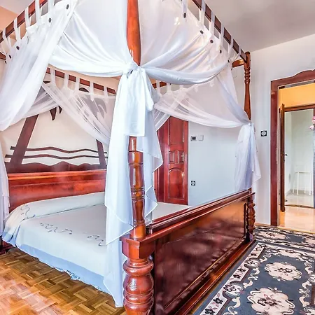 Roses & Wellness Appartement *