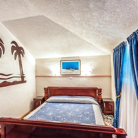 Roses & Wellness Apartment Icici